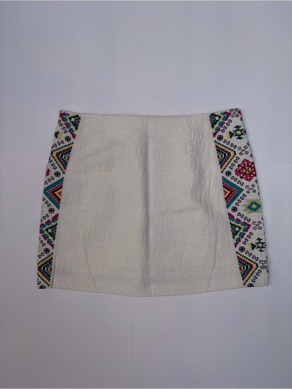 Desingual New Embroidered Ivory Mini Skirt with Colorful Geometric Pattern - Picture 4 of 5